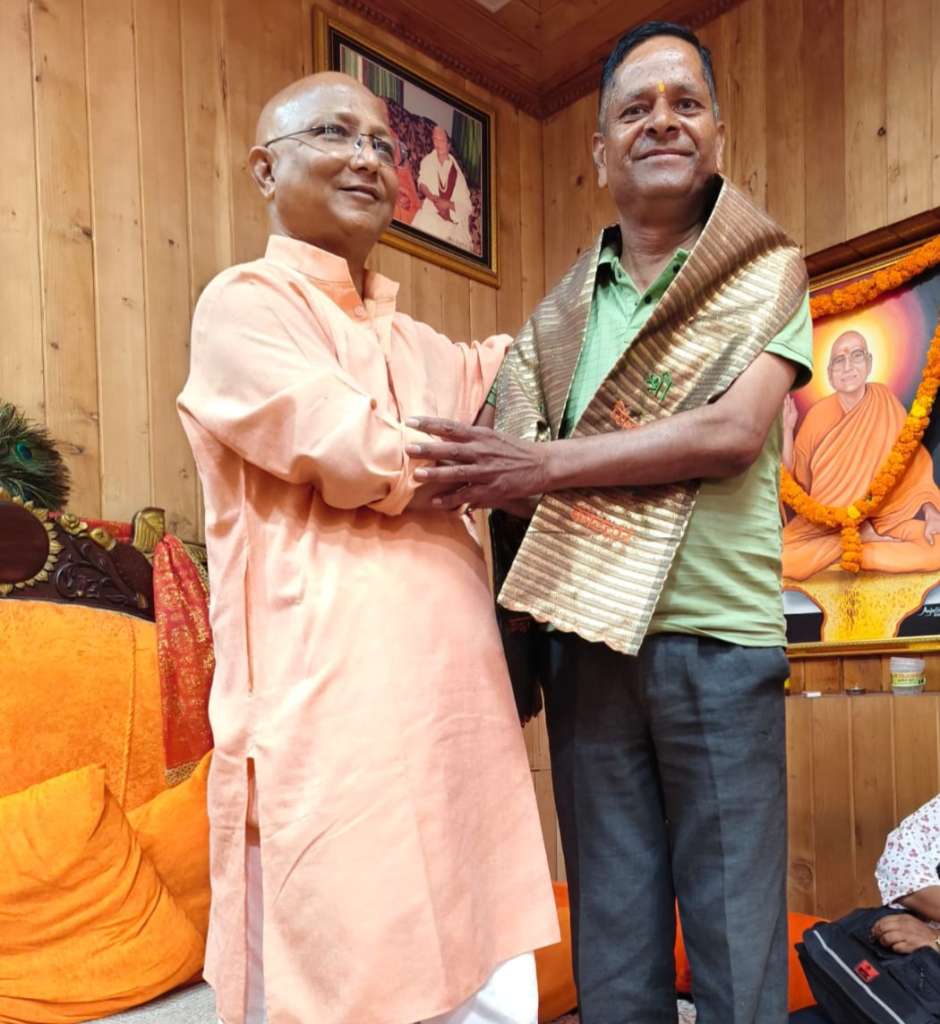 निष्पक्ष पत्रकारिता के लिए सिद्धबली मंदिर समिति ने शराफत अली को दिया सम्मान
