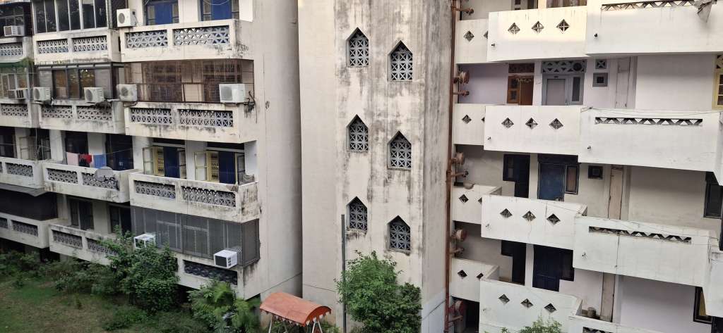 कनखल की गायत्री लोक सोसाइटी में भू-माफिया का कब्जा, बिजली–पानी बंद कर दी दहशत, बुजुर्गों को भी बनाया निशाना