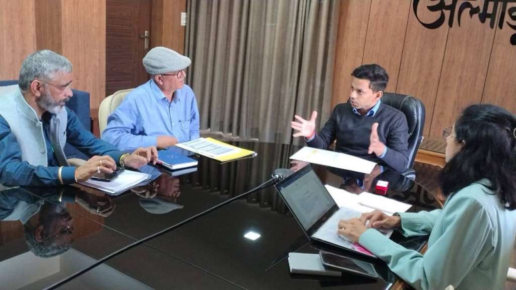 अल्मोड़ा में डीएम अंशुल सिंह का बड़ा फैसला, अब मरीजों के अनावश्यक रेफरल पर लगेगी रोक, बनेगी रेफरल मॉनिटरिंग कमेटी