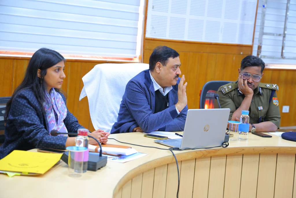 आयुक्त ने आपदा कार्यों की समीक्षा की, प्रशासन की ओर से त्वरित राहत एवं पुनर्निर्माण कार्यों पर जताया संतोष, देखिए वीडियो