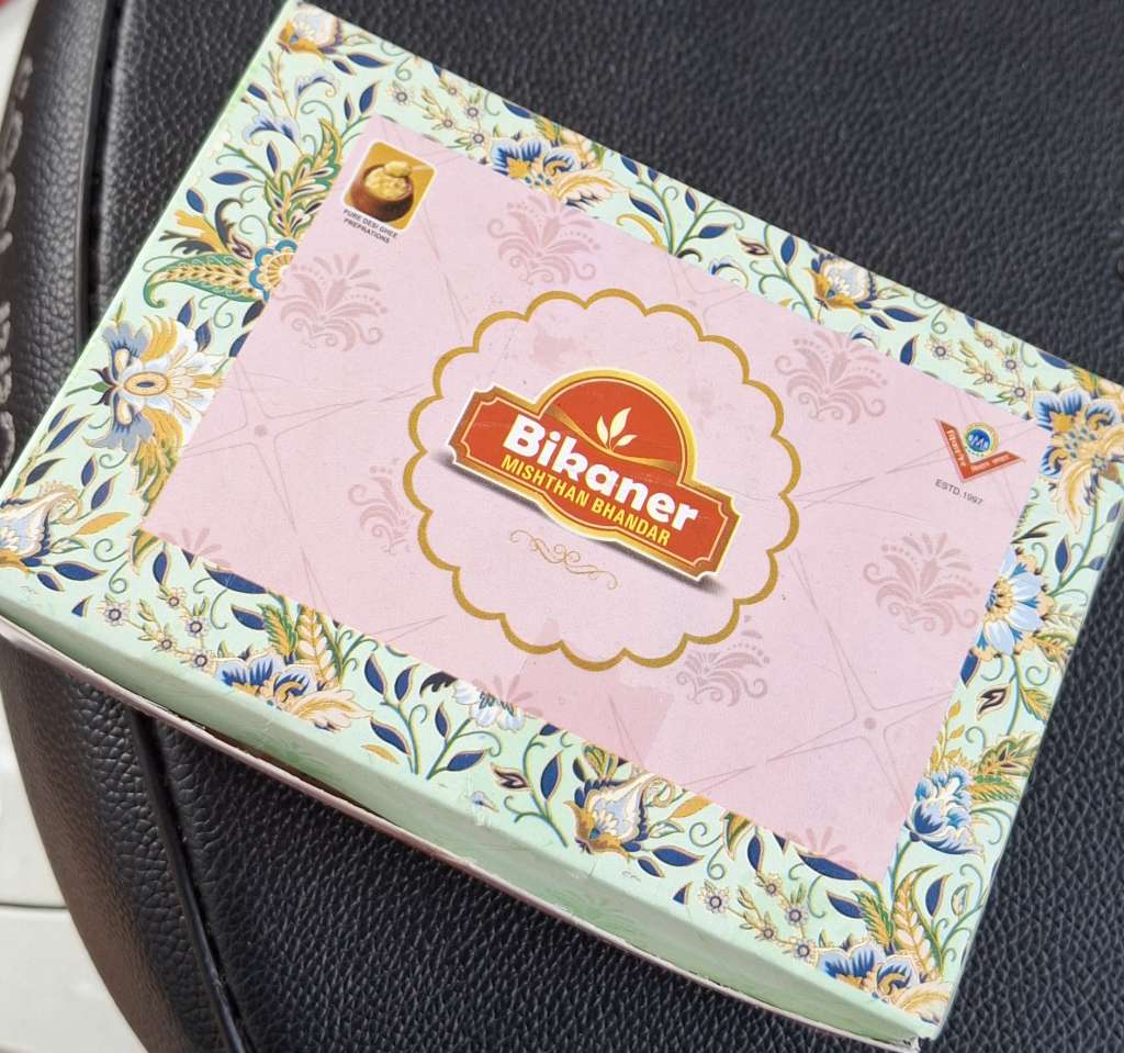 डीएम साहब सो गया फूड विभाग: सवालों के घेरे में बीकानेर मिष्ठान भंडार हरिद्वार की विश्वसनीयता, रसगुल्ले में निकला मकोड़ा, कार्यक्रम में किए थे वितरित