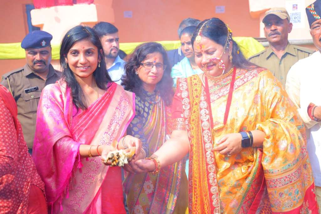 मुख्यमंत्री ने वर्चुअल रूप से किया श्रीनगर बैकुंठ चतुर्दशी मेला एवं विकास प्रदर्शनी का उद्घाटन, डीएम स्वाति एस भदौरिया की उपस्थिति में मेले का हुआ भव्य शुभारंभ