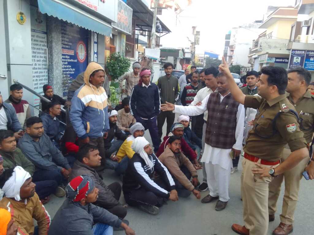 प्राइवेट अस्पतालों में एक के बाद एक घटनाओं का सिलसिला जारी, अब देवभूमि अस्पताल में डिलीवरी के बाद महिला की मौत, परिजनों ने काटा हंगामा, देखिए वीडियो