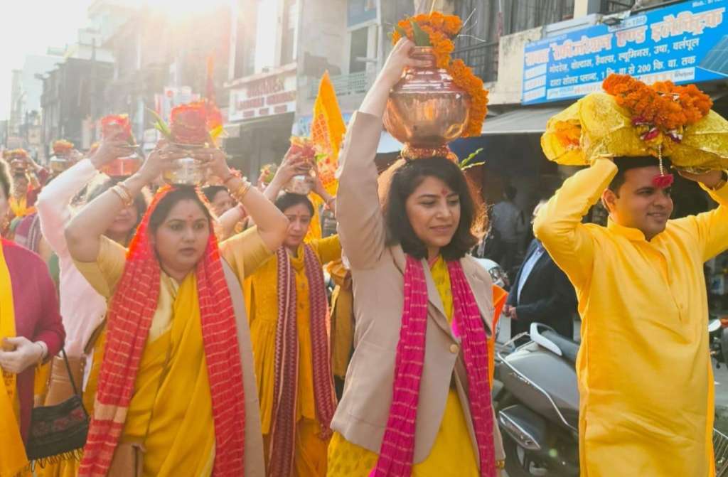 श्रीमद्भागवत कथा ज्ञान यज्ञ के उपलक्ष में कोटद्वार में निकली भव्य कलश यात्रा