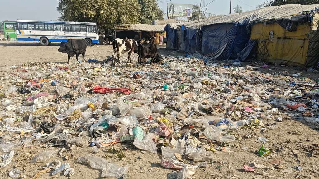 सीएम साहब के स्वच्छता मिशन को पलीता लगा रहा नगर निगम, पंतद्वीप पार्किंग कूड़े के ढेर का वीडियो वायरल