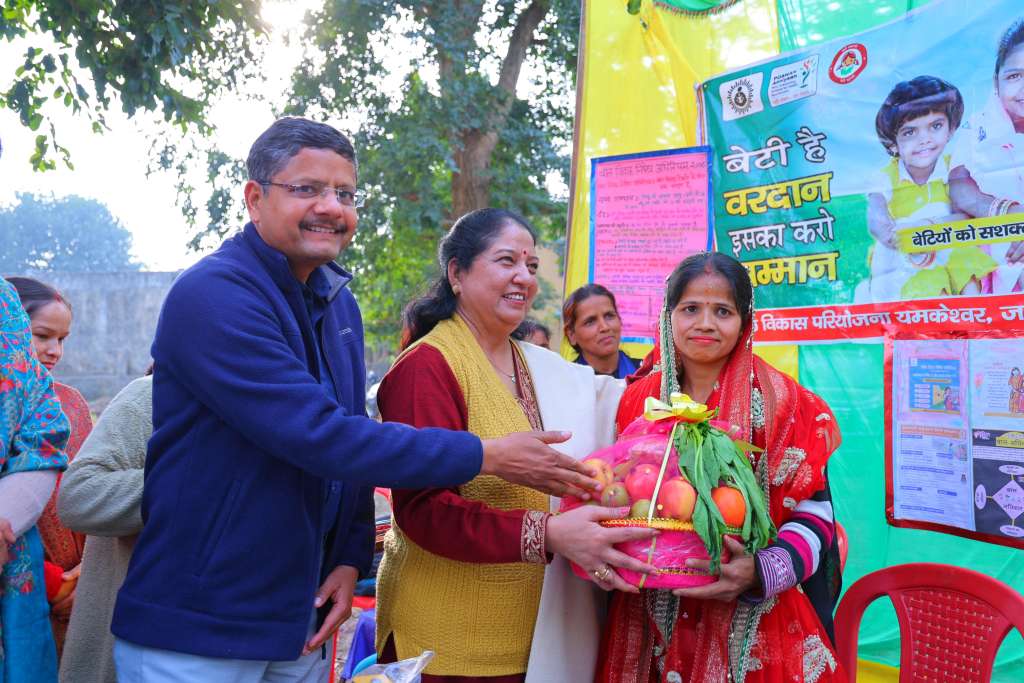 प्रशासन गांव की ओर: सीएम के निर्देशों पर गंगा भोगपुर में बहुउद्देशीय शिविर के साथ “जन-जन की सरकार, जन-जन के द्वार” अभियान का आगाज, देखिए वीडियो