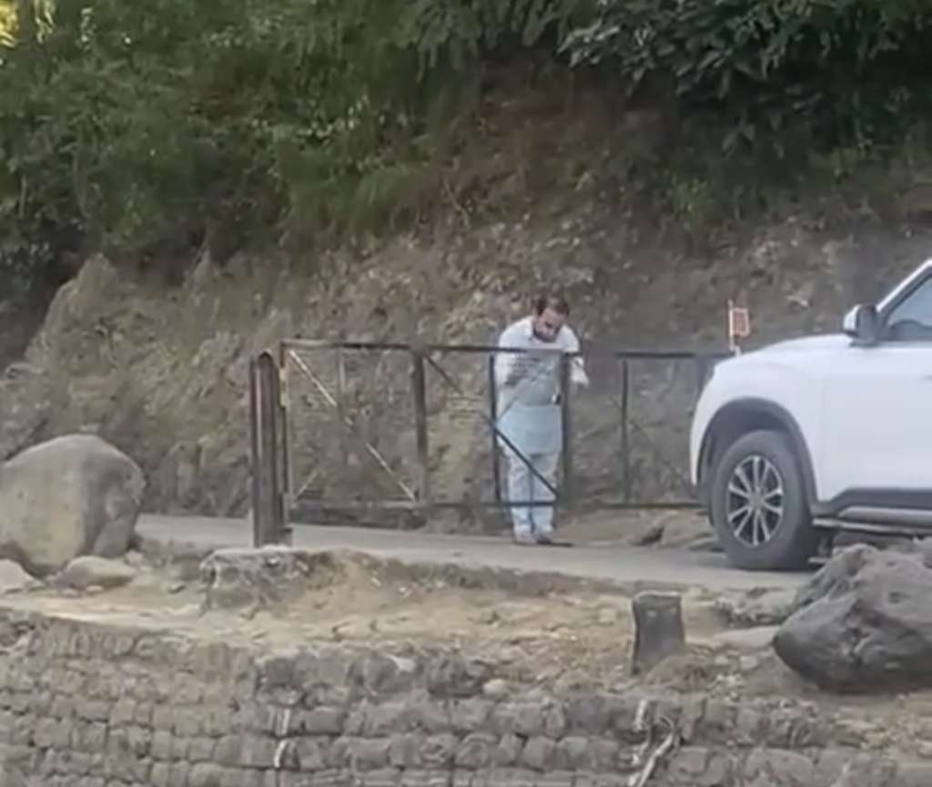 बिजनौर के भाजपा नेता पर सिद्धबली मंदिर के गेट का ताला तोड़ने का आरोप, वीडियो वायरल