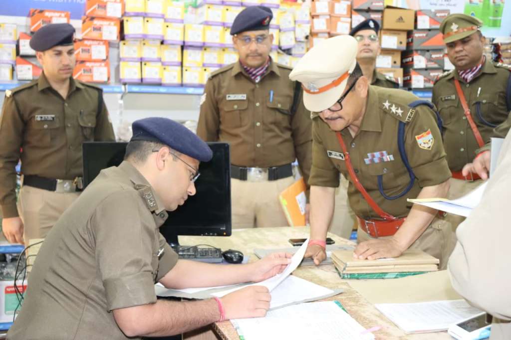 रिजर्व पुलिस लाइन पौड़ी का वार्षिक निरीक्षण, एसएसपी सर्वेश पंवार ने परखी व्यवस्थाएं