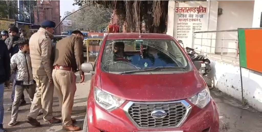 कोटद्वार में सुरक्षा के कड़े इंतजाम, पुलिस पूरी तरह अलर्ट, बॉर्डर चेक पोस्टों पर चला चेकिंग अभियान, देखिए वीडियो