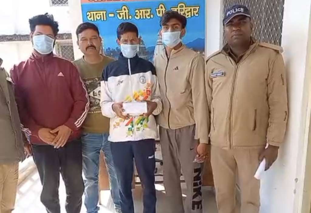 रेलवे पुलिस हरिद्वार की बड़ी कार्रवाई: चलती ट्रेनों में चोरी करने वाला गैंग गिरफ्तार, देखिए वीडियो
