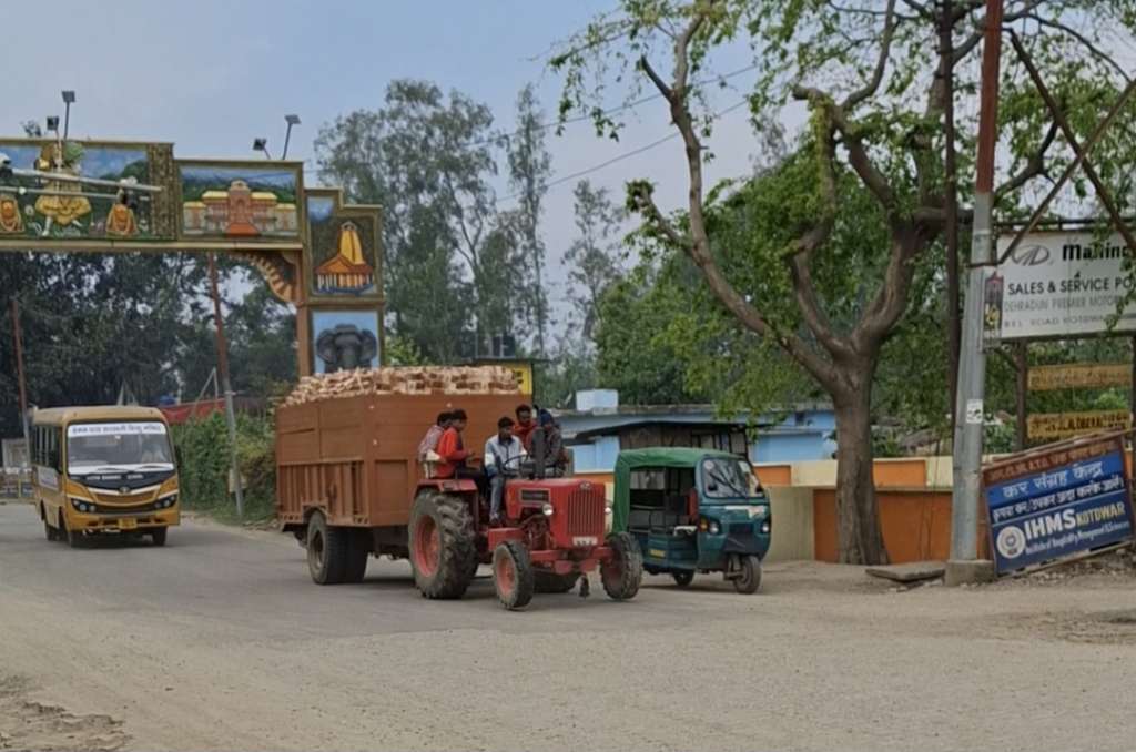 ईंट, सब्जी और स्क्रैप के खेल में कौड़िया फिर सुर्खियों में, “बिल है तो जाओ, नहीं तो भेंट पूजा” का खेल है जारी, वीडियो वायरल