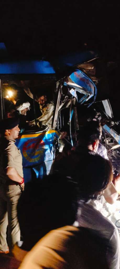 हरिद्वार में दो बसों की आमने-सामने भिड़ंत, श्यामपुर पुलिस मौके पर, बड़ा हादसा टला, 10-15 यात्री घायल, देखिए वीडियो