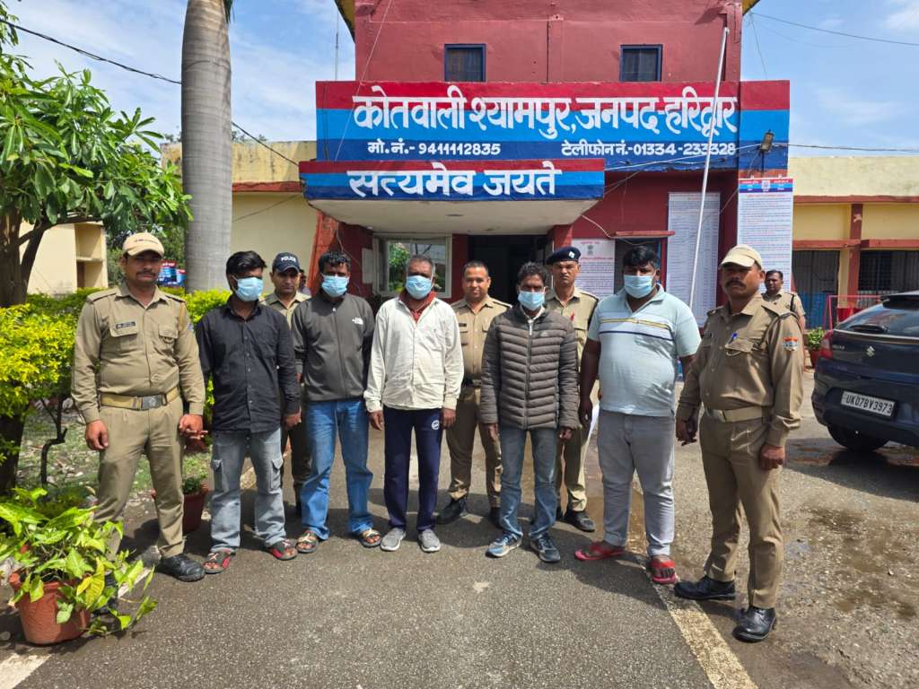 सड़क हादसे के बाद बवाल पर श्यामपुर पुलिस की कार्रवाई, पुलिस से अभद्रता और चौकी में तोड़फोड़ के मामले में पांच आरोपी लिए हिरासत में, देखिए वीडियो