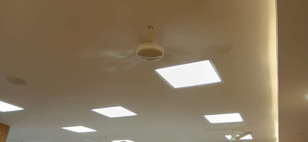 वाह: कुंभ मेला 2027 का बजट है टाइट, सभागार में बिना मीटिंग के भी चलते हैं पंखे और लाइट, वीडियो वायरल