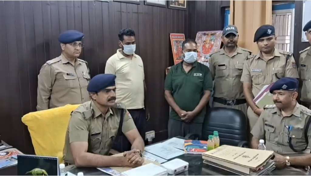 कोटद्वार पुलिस और सीआईयू टीम की फिर बड़ी कार्रवाई: नशा तस्करों की संपत्ति सीज के बाद लाखों की चरस समेत दो तस्कर गिरफ्तार, देखिए वीडियो