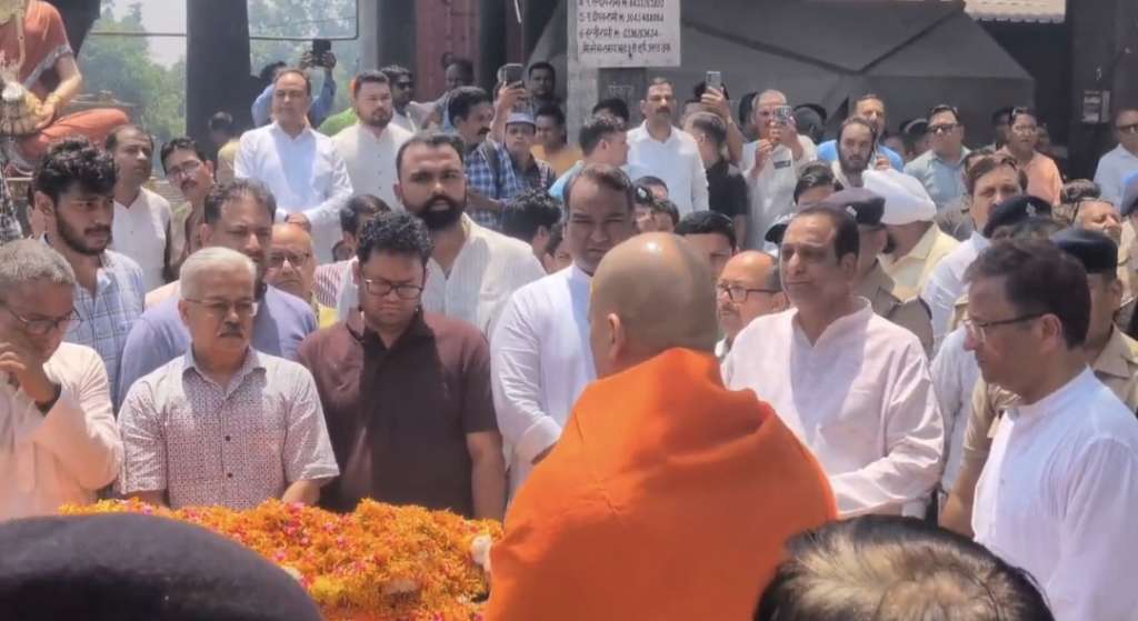 खड़खड़ी में पंचतत्व में विलीन हुए मेजर जनरल भुवन चंद्र खंडूरी, राजकीय सम्मान के साथ दी अंतिम विदाई, देखिए वीडियो
