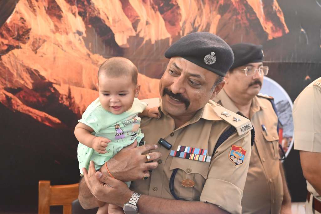 हरिद्वार पुलिस की बड़ी कामयाबी: 10 दिन पहले चोरी हुई 4 माह की बच्ची सकुशल बरामद, तीन आरोपी गिरफ्तार, देखिए वीडियो