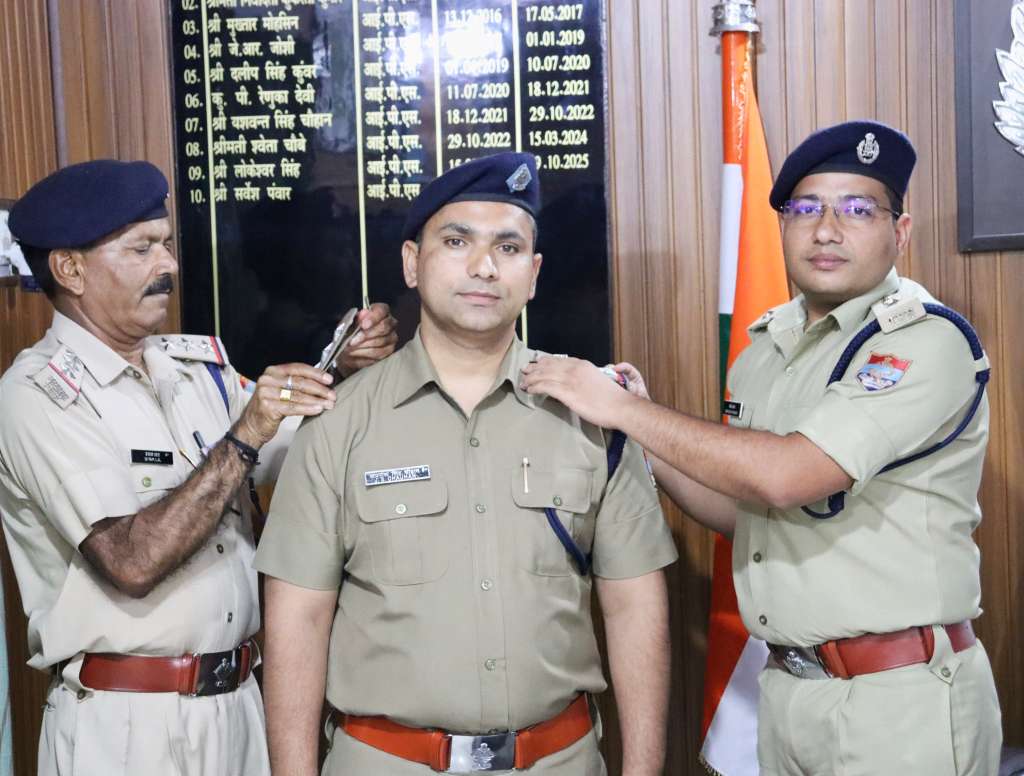 मेहनत, निष्ठा और उत्कृष्ट सेवा का मिला सम्मान, लैंसडौन के एसएसआई जयपाल सिंह चौहान बने इंस्पेक्टर