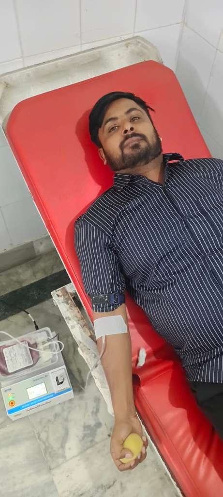 खाकी ने फिर पेश की इंसानियत की मिसाल, गर्भवती महिला के लिए कोटद्वार पुलिस के दो जवानों ने किया रक्तदान