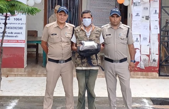 21 आपराधिक मामले हैं दर्ज, फिर भी चल रहा था नशे का कारोबार, सीआईयू कोटद्वार ने लाखों की चरस समेत किया गिरफ्तार