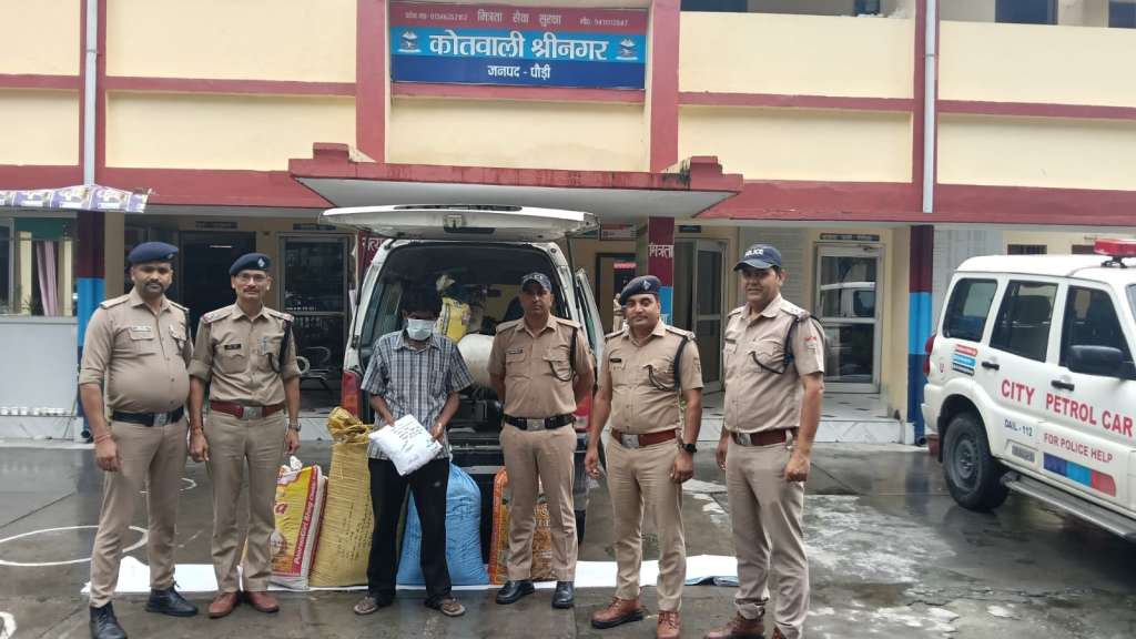 एंबुलेंस में मरीज की जगह 90 किलो गांजा, श्रीनगर पुलिस ने चालक को दबोचा