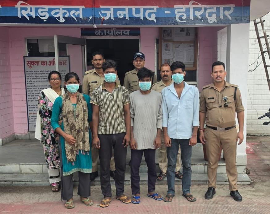 सत्यापन अभियान में पुलिस टीम से अभद्रता और मारपीट करने वाली महिला समेत चार गिरफ्तार, देखिए वीडियो
