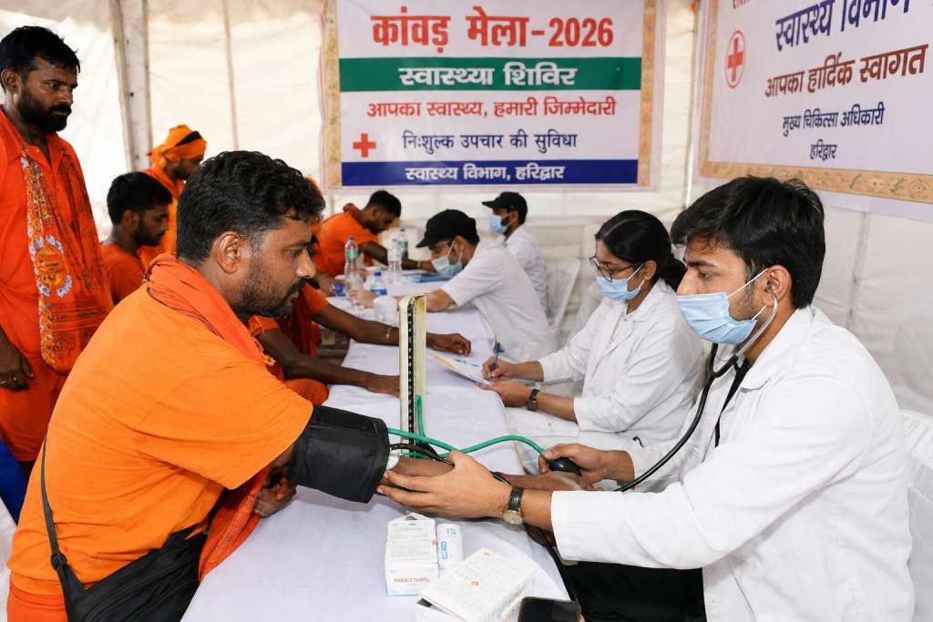 कांवड़ मेले में स्वास्थ्य सेवाओं की अहम भूमिका, 2.32 लाख से अधिक कांवड़ियों का मिला उपचार