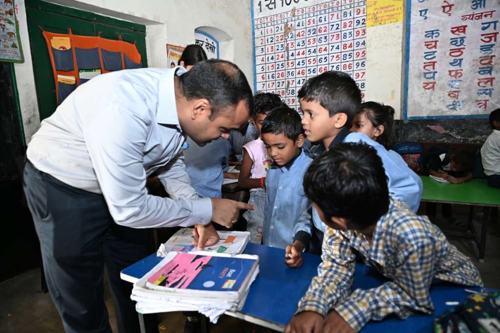 ज्वालापुर और कनखल के स्कूलों में डीएम मयूर दीक्षित का औचक निरीक्षण, शिक्षा और मिड-डे मील की जांच, देखिए वीडियो