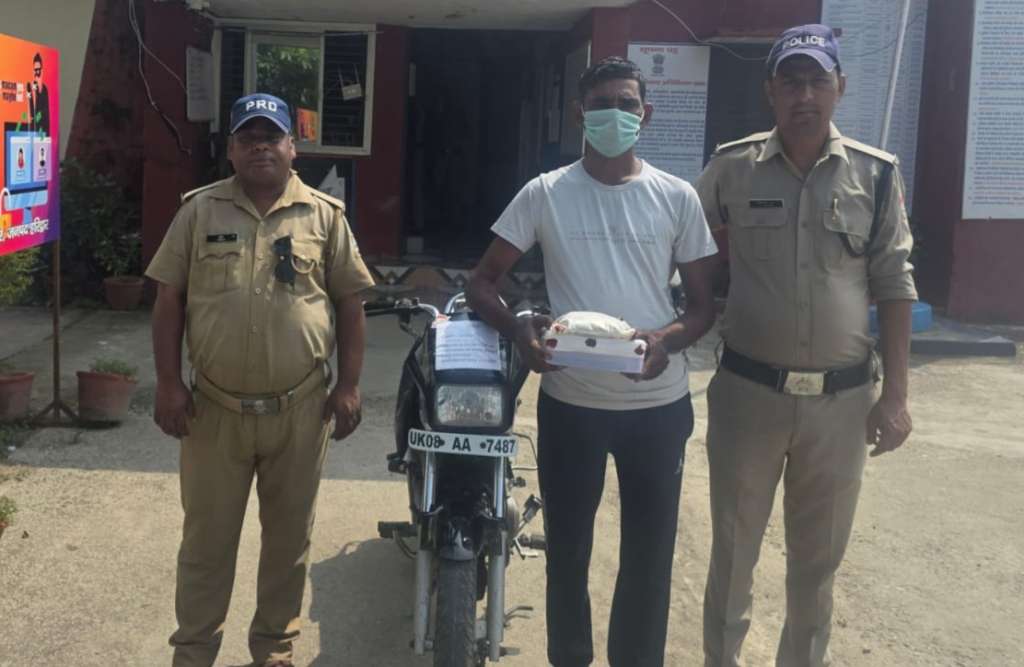 श्यामपुर पुलिस ने 400 ग्राम चरस समेत गिरफ्तार किया तस्कर, बाइक और मोबाइल बरामद
