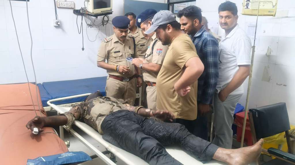 लक्सर थाने के बाहर व्यक्ति ने खुद को आग लगाकर आत्मदाह का किया प्रयास, जमीन विवाद का बताया मामला, पुलिस महकमे में मचा हडकंप