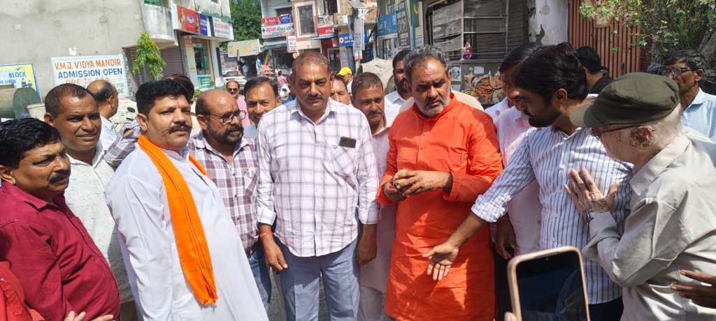 झूठा श्रेय लेने वाली कांग्रेस विधायक का विकास से कोई वास्ता नहीं: स्वामी यतीश्वरानंद