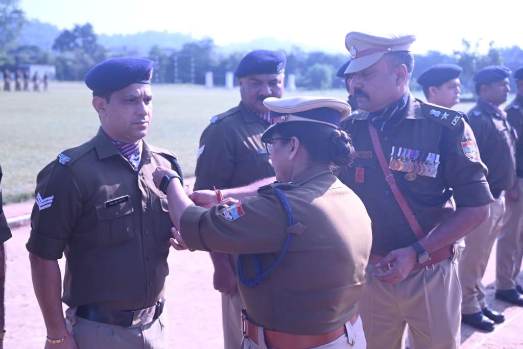 राष्ट्रीय एकता दिवस पर पुलिस लाइन रोशनाबाद में भव्य परेड, 16 पुलिसकर्मी मेडल और प्रशस्ति पत्र से सम्मानित